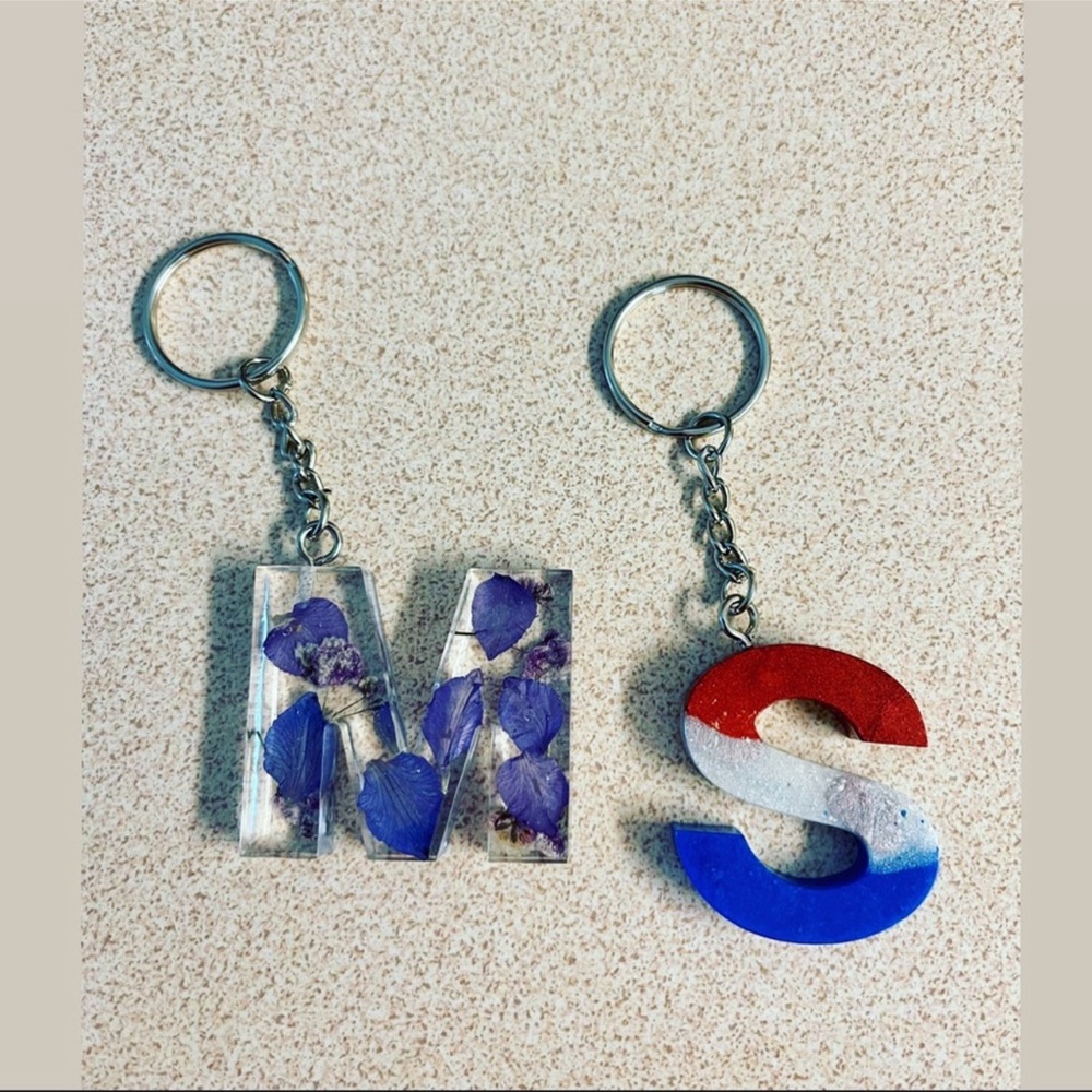 Resin keychains - Picture 9 of 13